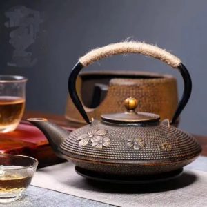 Théière Japonaise en Fonte avec Fleurs Dorées 800ML