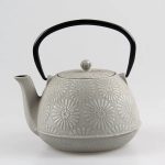 Théière en fonte avec motifs de tournesols, 1.2L