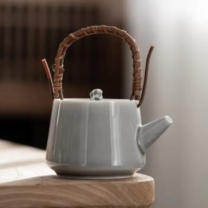 Théière élégante en porcelaine grise pour thé