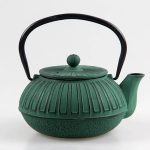 Théière japonaise élégante, design rectangulaire en fonte