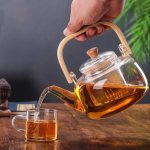 Théière en verre design scandinave avec infuseur intégré