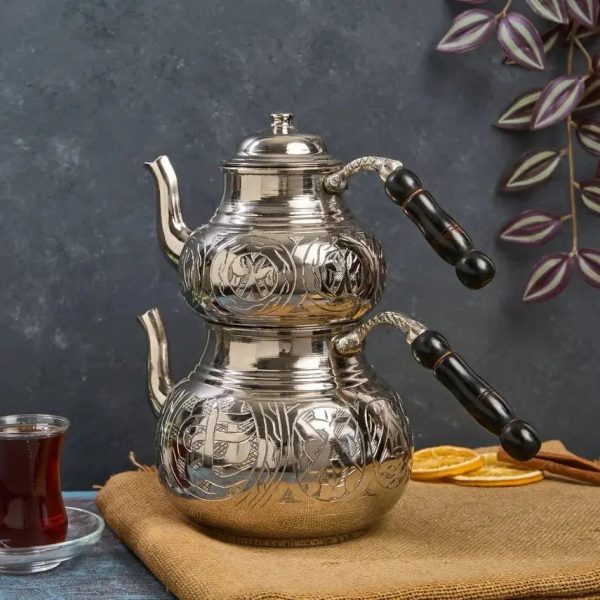 Théière en cuivre argentée à double étage